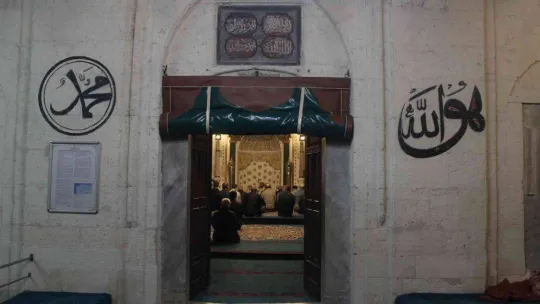 Mevlit Kandili'nde eller semaya açıldı