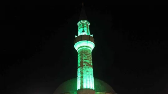 Mevlit Kandili'nde eller semaya açıldı