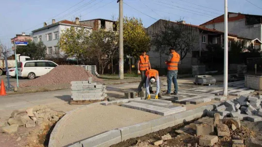 Millet Caddesi kaldırıma kavuşuyor
