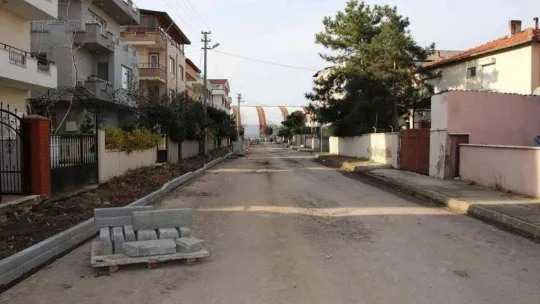 Millet Caddesi kaldırıma kavuşuyor