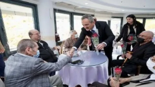 Milli Eğitim Bakanı Özer'den emekli öğretmenlere ziyaret