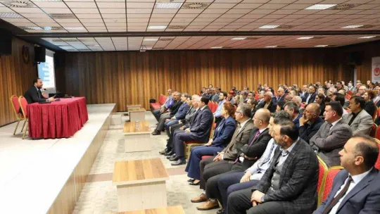 Milli Eğitim Müdürü Gür, ortaokul müdürleriyle buluştu