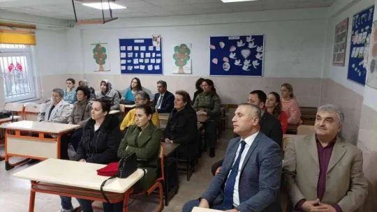 Milli Eğitim Müdürü Tatlı,  Burhaniye' de ailelerle bir araya geldi