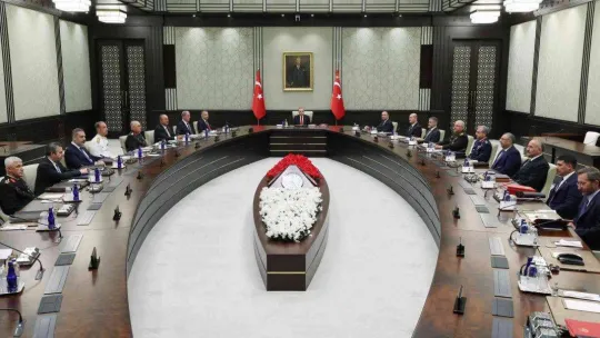 Milli Güvenlik Kurulu (MGK) Toplantısı, Cumhurbaşkanı Recep Tayyip Erdoğan başkanlığında Beştepe'de başladı.
