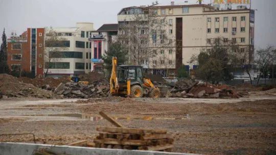 Milli İrade Meydanı'nda temel betonu döküldü