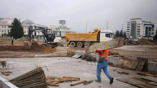 Milli İrade Meydanı'nda temel betonu döküldü