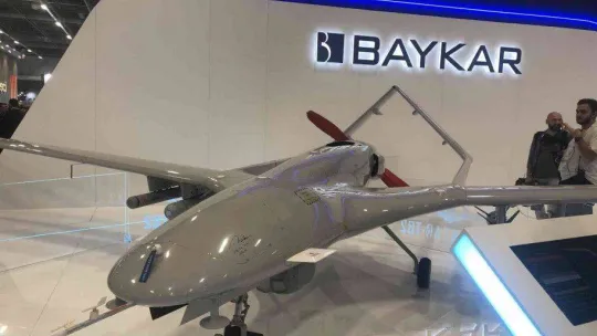 Milli Savunma Bakanı Akar ve İngiliz mevkidaşı Wallace birlikte SAHA EXPO'yu gezdi