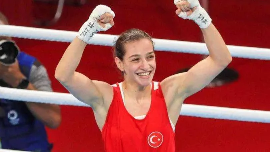 Milli sporcu Buse Naz Çakıroğlu'ndan altın madalya