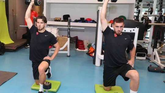 Milliler salonda çalıştı