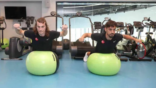 Milliler salonda çalıştı