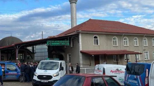 Minareden düşen işçi hayatını kaybetti