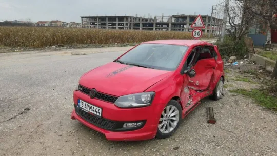 Minibüs ile otomobil çarpıştı, 1 kişi yaralandı