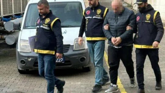 Minibüste teşhircilik yapan şahıs tutuklandı