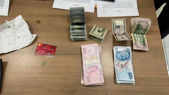 Minibüsünde bulduğu para dolu çantayı sahibine ulaştırdı