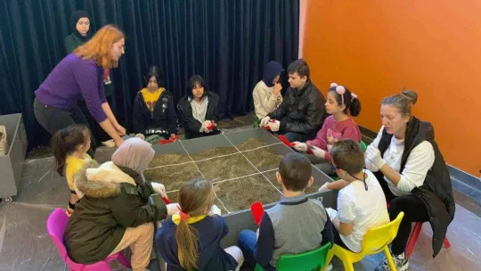 Minik arkeologlar iş başında