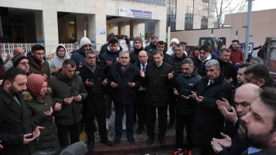 Minik Belinay kumbarasındaki paraları depremzedelere bağışladı