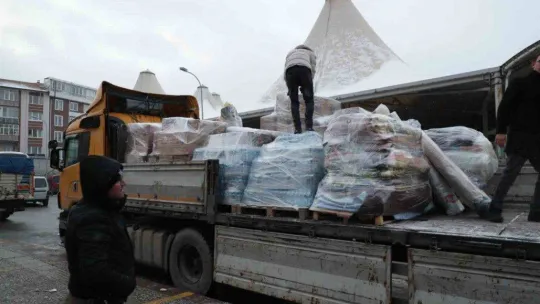 Minik Belinay kumbarasındaki paraları depremzedelere bağışladı