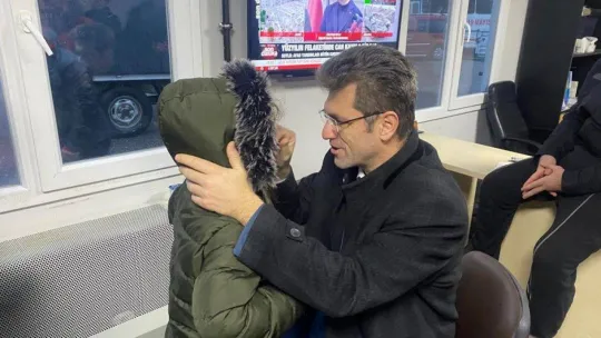 Minik Elif Zehra, kumbarasında biriktirdiği 410 lirayı depremzedelere gönderdi