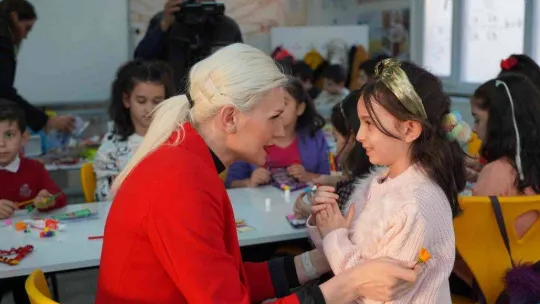 Minik öğrenciler yeni yıl etkinliğinde bir araya geldi