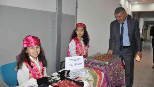 Minik öğrencilerden yöresel kıyafetli 'Yerli Malı Haftası' etkinliği