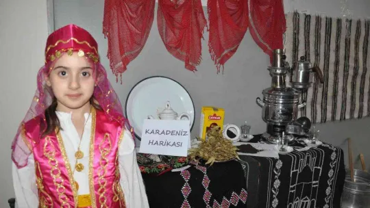 Minik öğrencilerden yöresel kıyafetli 'Yerli Malı Haftası' etkinliği