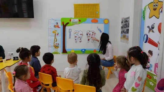 Minik öğrencilere ağız ve diş sağlığı eğitimi verildi
