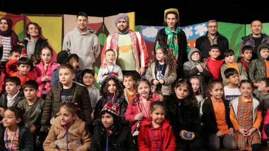 Minik tiyatroseverler eğlenerek öğrendi