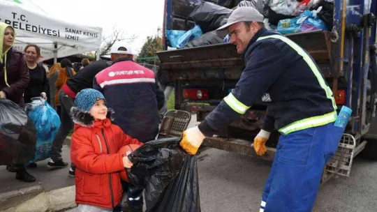Minikler kilolarca ağırlıkta atık topladı