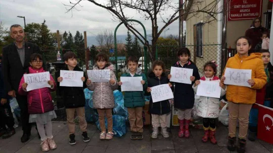 Minikler kilolarca ağırlıkta atık topladı