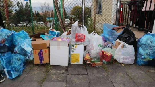 Minikler kilolarca ağırlıkta atık topladı