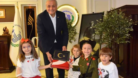 Miniklerden Başkan Bakkalcıoğlu'na bayram kutlaması