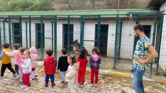 Miniklerden hayvan barınağına ziyaret