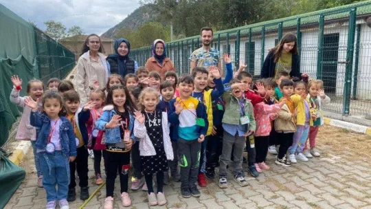 Miniklerden hayvan barınağına ziyaret
