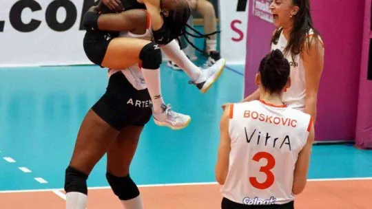 Misli.com Sultanlar Ligi: Eczacıbaşı Dynavit: 3 - VakıfBank: 0