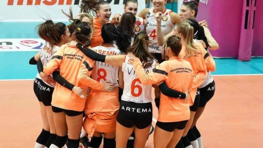 Misli.com Sultanlar Ligi: Eczacıbaşı Dynavit: 3 - VakıfBank: 0