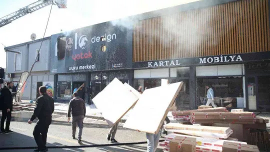 Mobilyacılar Çarşısında faciadan dönüldü