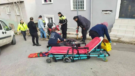 Motosiklet ile hafif ticari araç çarpıştı: 1 yaralı