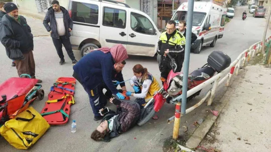 Motosiklet ile hafif ticari araç çarpıştı: 1 yaralı