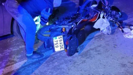 Motosiklet ile otomobil çarpıştı: 1 yaralı