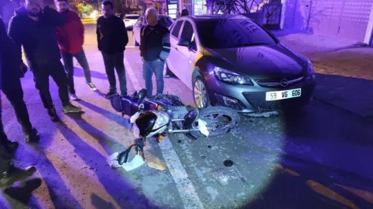 Motosiklet ile otomobil çarpıştı: 1 yaralı