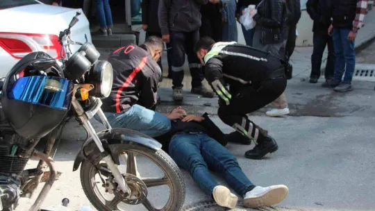 Motosiklet ile otomobilin çarpıştığı kazada 1 kişi yaralandı