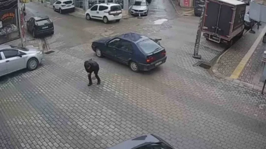 Motosiklet kazası kameraya yansıdı