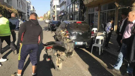 Motosiklet park halindeki araca çarptı: 1 yaralı
