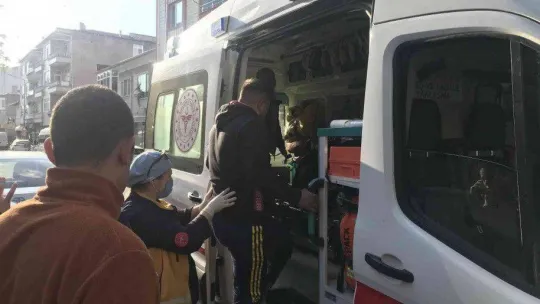 Motosiklet park halindeki araca çarptı: 1 yaralı