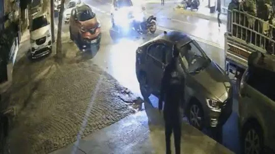 Motosiklet sürücüsü havada defalarca takla attı