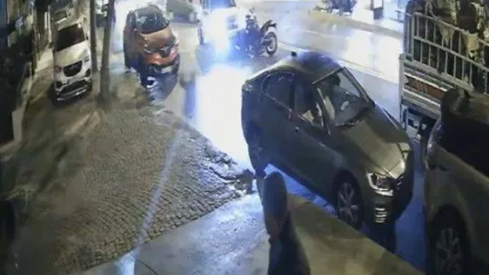 Motosiklet sürücüsü havada defalarca takla attı