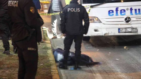 Motosiklet sürücüsünün öldüğü feci kaza kamerada