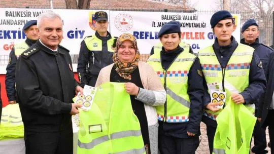 Motosiklet ve bisiklet sürücülerine reflektif yelek