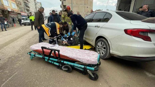 Motosiklet yaşlı adama çarptı, o anlar kameraya yansıdı