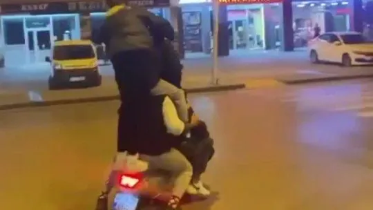 Motosiklete 5 kişi binerek, faciaya böyle davetiye çıkardılar